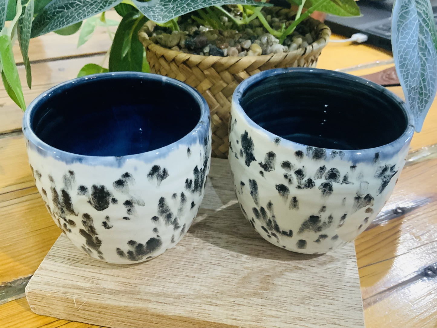 2x Black Blue tea cup